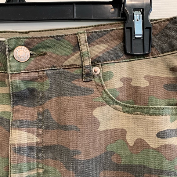 Forever 21 Camo Raw Hem Short Jean Skirt - Picture 2 of 8